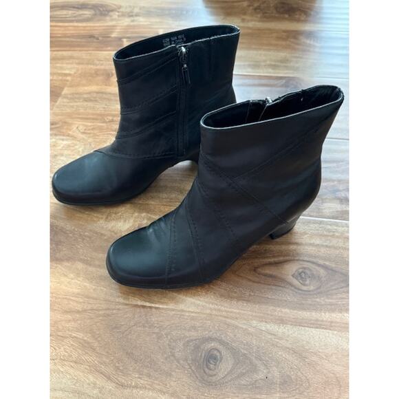 Clarks Artisan Leyden Candle Side Zip Ankle Boots Black Leather - Size 8.5M - Picture 3 of 9